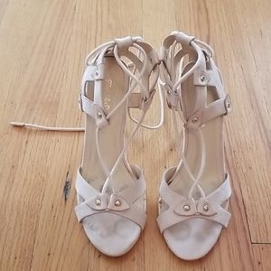 US 6 Pale Pink Strappy Pumps